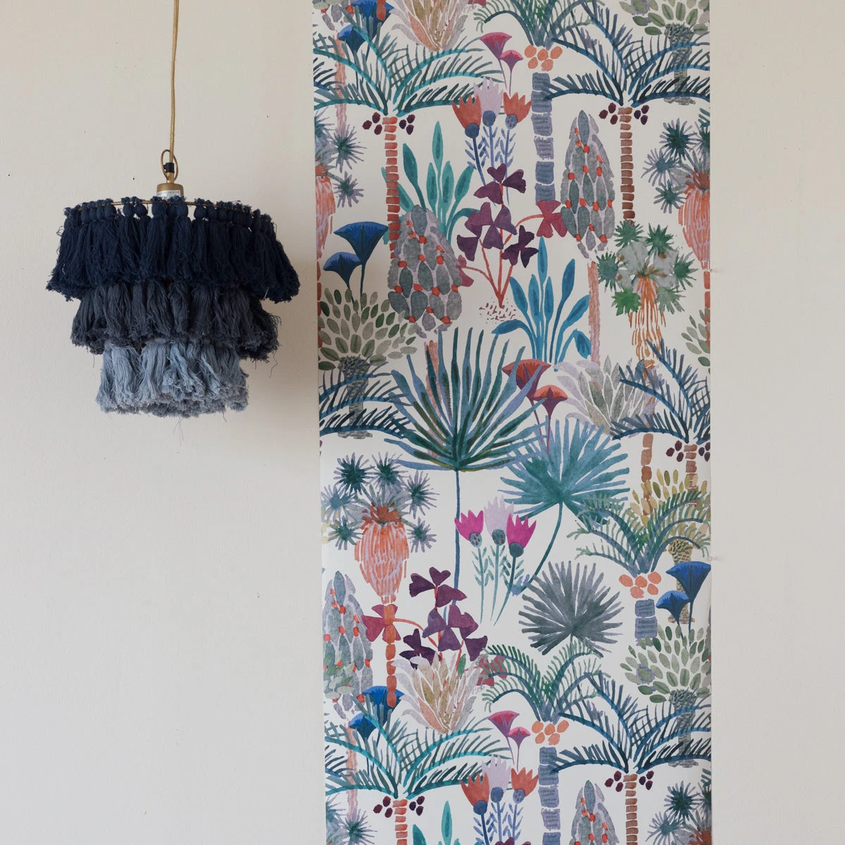 Jungalow® Phoenix Wallpaper In Naturale By Justina Blakeney® - Sure Strip 6 Jungalow® Phoenix Wallpaper In Naturale By Justina Blakeney® - Sure Strip