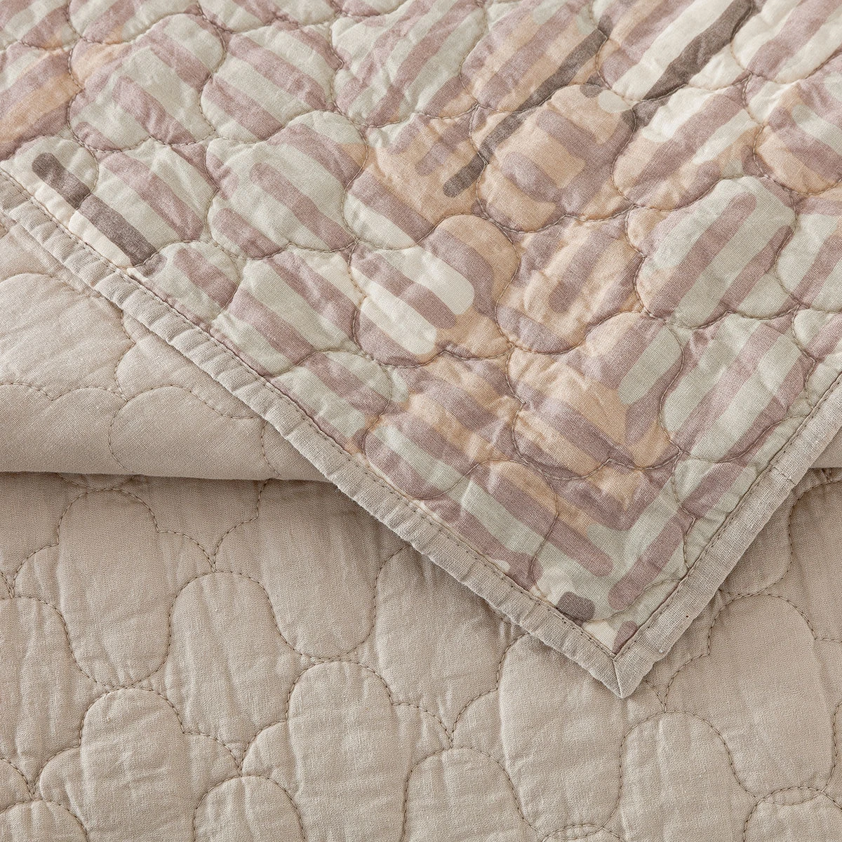 Peking All Décor Abrazo Quilt Set By Jungalow® 3 Peking All Décor Abrazo Quilt Set By Jungalow®